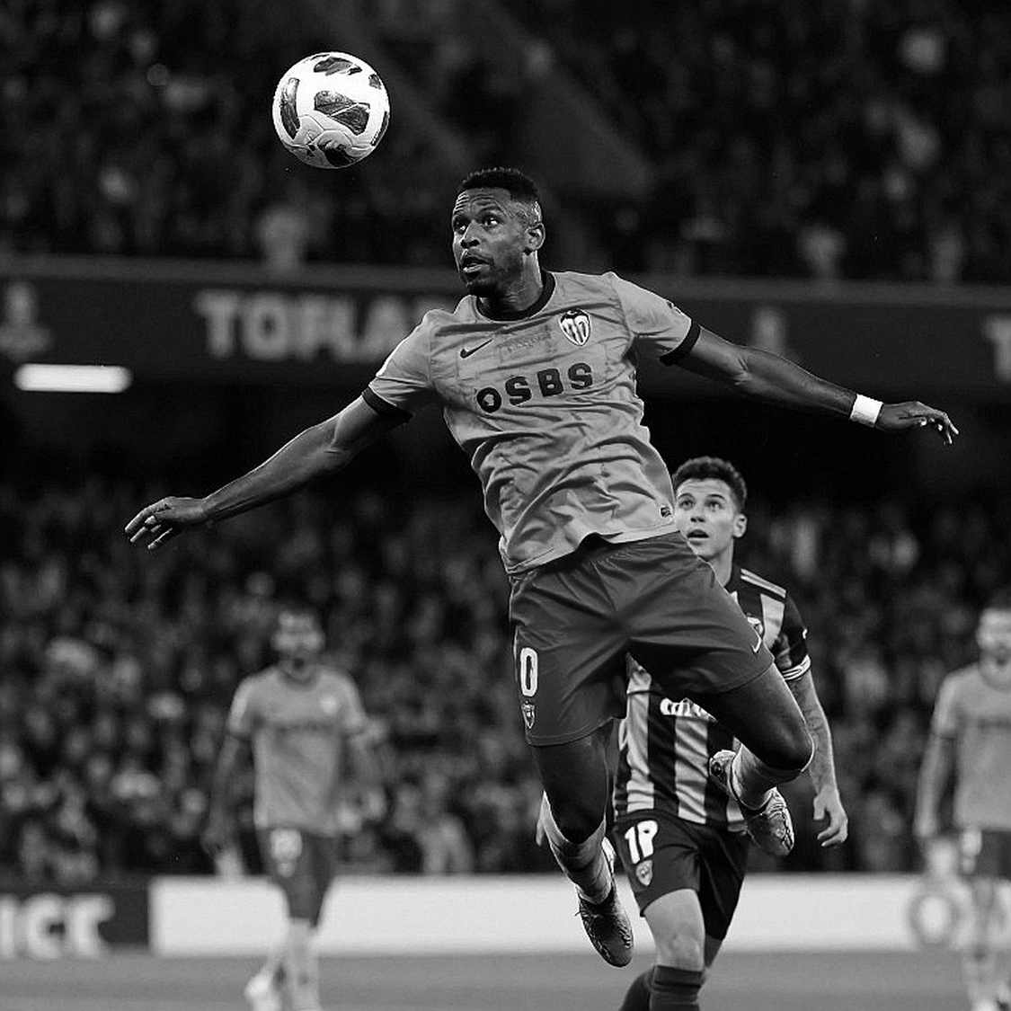 PSG vs Manchester City: A Referee's Eye on the Pre-Match Build-Up in the VAR Era PSG vs Manchester City: A Referee's Eye on the Pre-Match Build-Up in the VAR Era