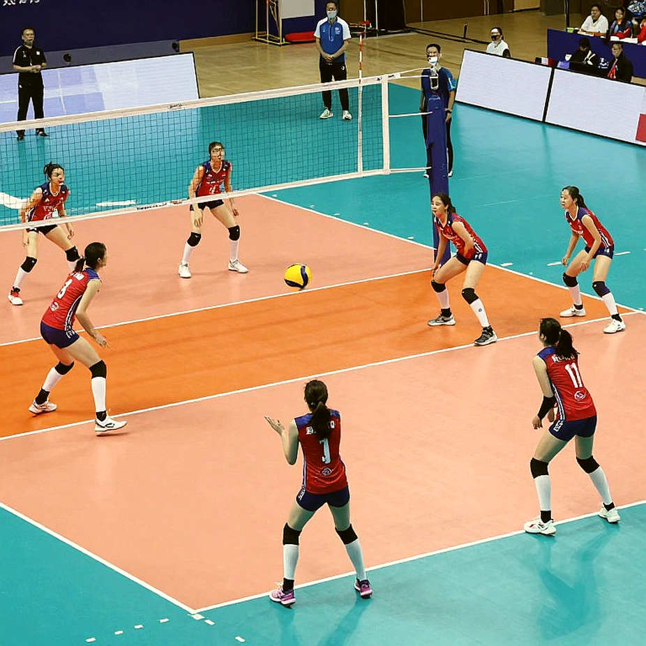 The Equal-Prize Line Item: Eighteen Women's Teams and the Campus Volleyball Ledger of Java The Equal-Prize Line Item: Eighteen Women's Teams and the Campus Volleyball Ledger of Java