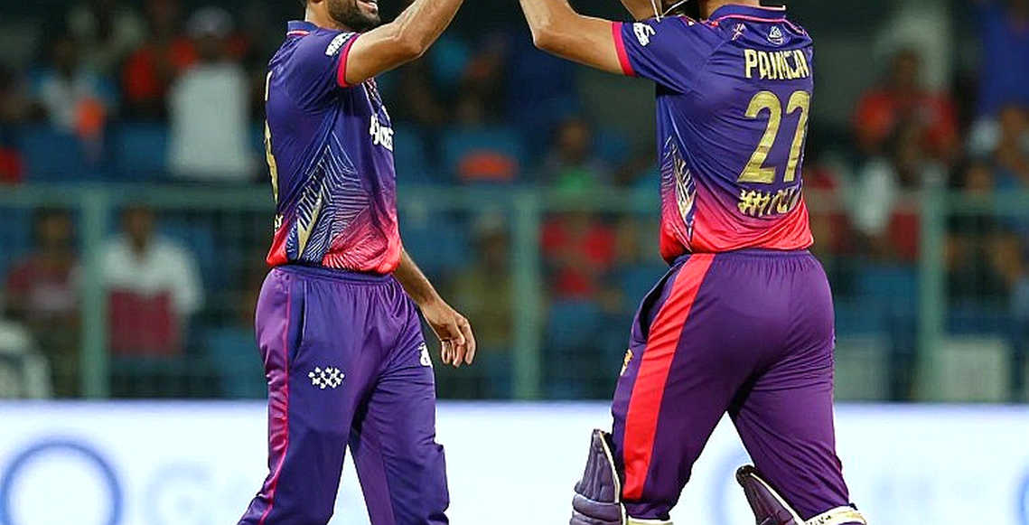 ৬৯৪ দিনে ₹২৭ কোটি: ক্রিকেটের দাম মাঠে ঠিক হয় না, ঠিক হয় তিনটি কাগজে