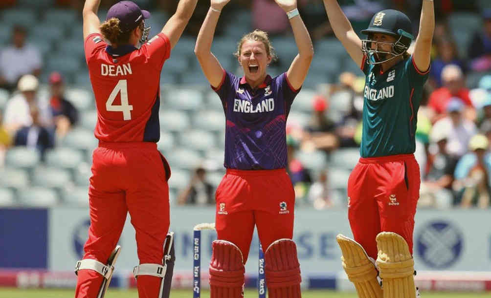 সফট বলের ষাটতম ওভার: কাউন্টি চ্যাম্পিয়নশিপের কুকাবুরা রাউন্ড কীভাবে সিম বোলারের হিসাব বদলে দিল সফট বলের ষাটতম ওভার: কাউন্টি চ্যাম্পিয়নশিপের কুকাবুরা রাউন্ড কীভাবে সিম বোলারের হিসাব বদলে দিল