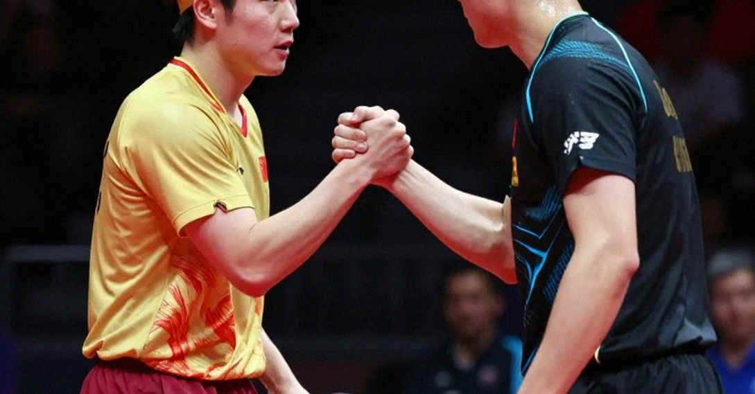 বায়ার্নের টাচলাইনে দাঁড়ানো লোকটির নাম আছে, লাইসেন্সের ঘরটা ফাঁকা