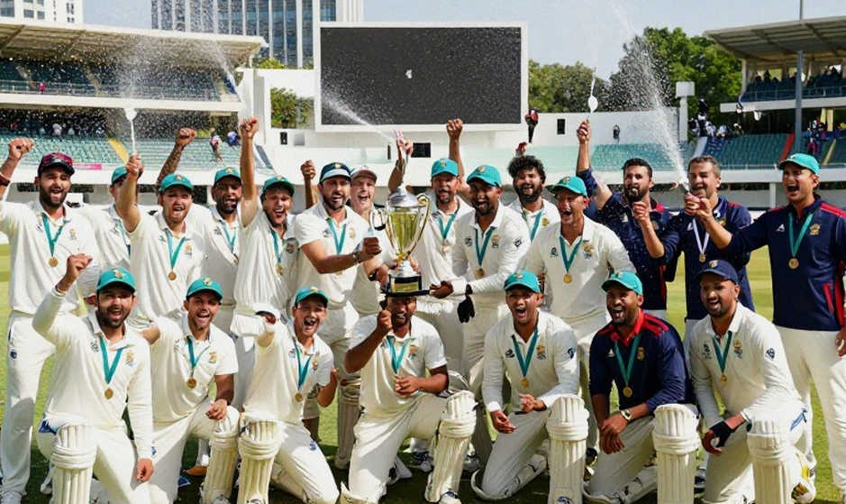 ট্রান্সফার উইন্ডোর কোলাহল, খালি আসনের হৃদস্পন্দন: একজন বিট-রিপোর্টারের নোটবুক ট্রান্সফার উইন্ডোর কোলাহল, খালি আসনের হৃদস্পন্দন: একজন বিট-রিপোর্টারের নোটবুক