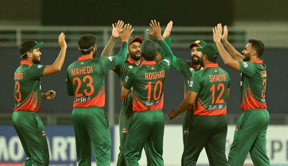 পাসপোর্ট, নিলাম আর খালি টেরেস: ২০২৬-এর ক্রিকেট বাজারে বাংলাদেশের ঠিকানা কোথায়