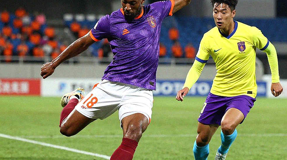 Eight Minutes of Storm, Forty-Five of Arithmetic: How Arema and Bhayangkara's 2-2 Draw at Kanjuruhan Exposed Both Sides' Real Weaknesses Eight Minutes of Storm, Forty-Five of Arithmetic: How Arema and Bhayangkara's 2-2 Draw at Kanjuruhan Exposed Both Sides' Real Weaknesses