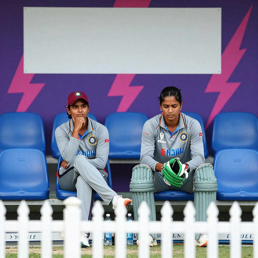 স্যুটকেসে দূরত্ব মাপা: এনওসি, জানালা আর বিপিএলের নীরব বাজার স্যুটকেসে দূরত্ব মাপা: এনওসি, জানালা আর বিপিএলের নীরব বাজার