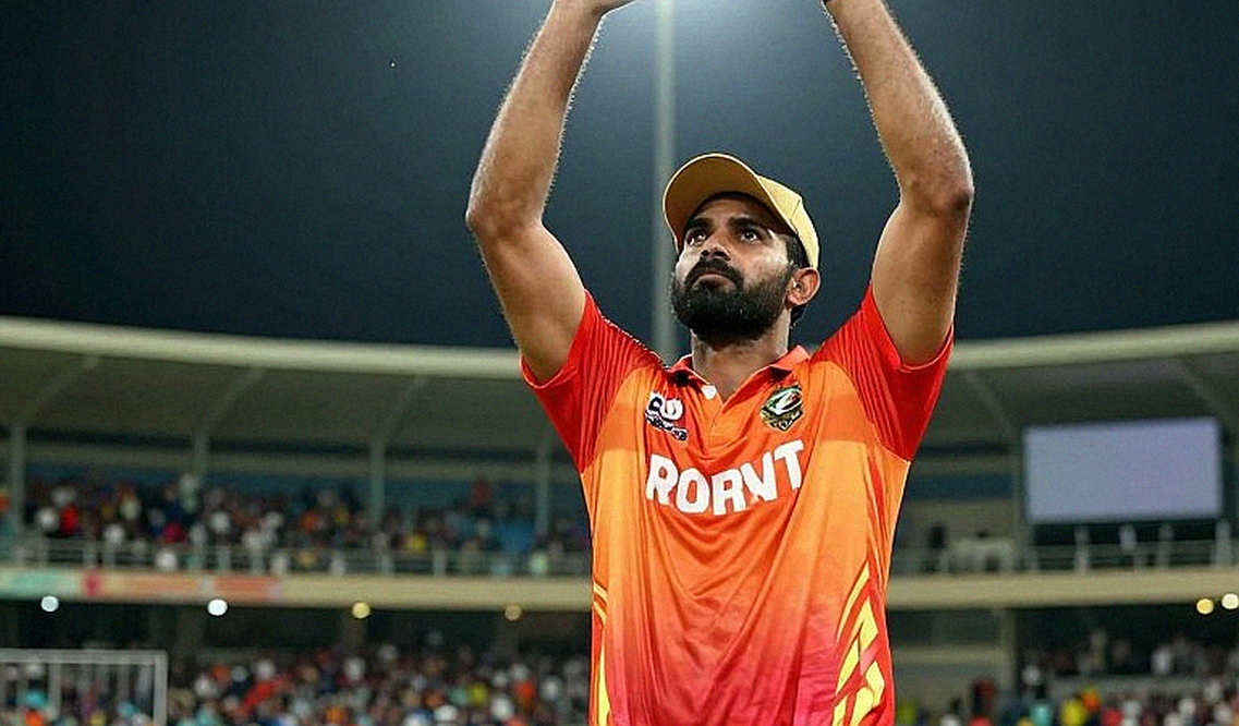 সীমানার নিচের সারি: ইংল্যান্ডের দল-স্থাপত্য আসলে কোথায় লেখা থাকে